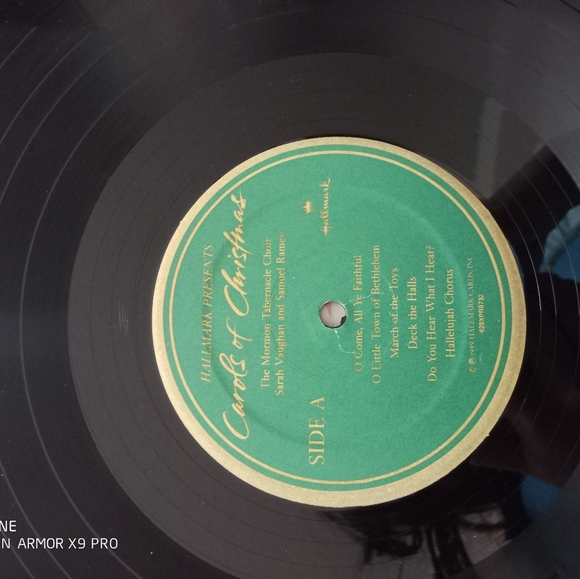 Hallmark Presents: Carols of Christmas Vinyl - Picture 4 of 10